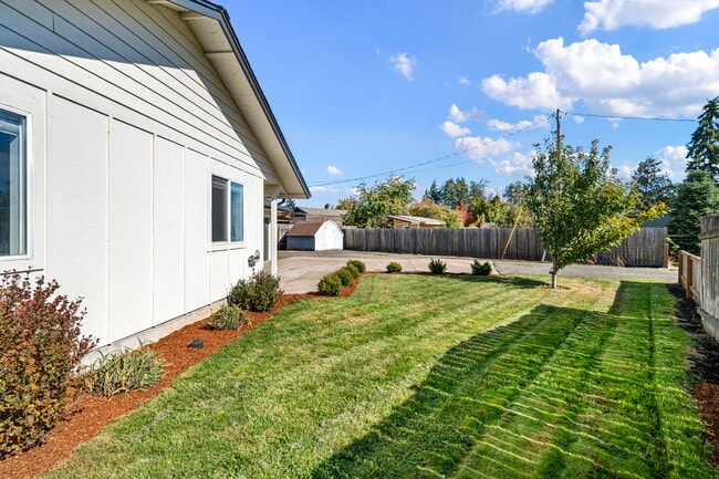 Building Photo - 872 W N St