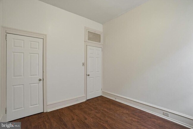 Foto del edificio - 2441 Brown St