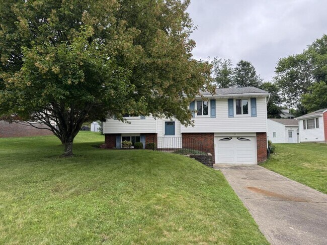 Building Photo - 111 Treeview Dr
