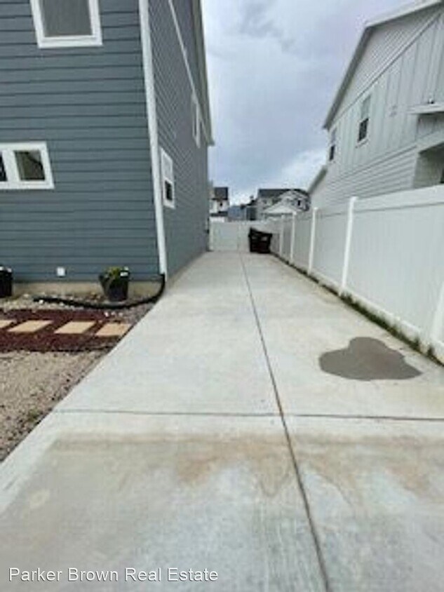 6 br, 3.5 bath House 7866 N Bur Oak Dr House for Rent in Eagle