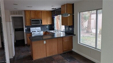 Building Photo - 2670 Ridgewater Cir