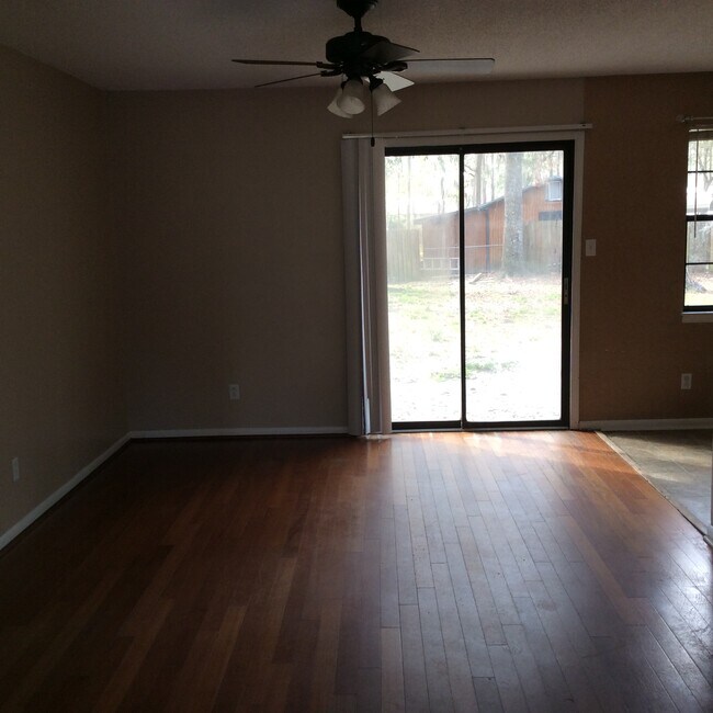 Foto del edificio - 511 Heritage Dr