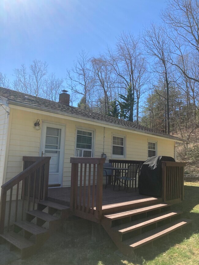 Foto del edificio - 2533 Wildwood Rd