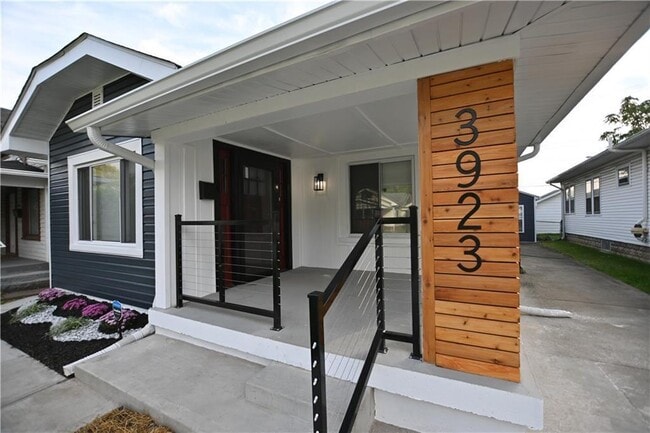 Building Photo - 3923 N Kenwood Ave