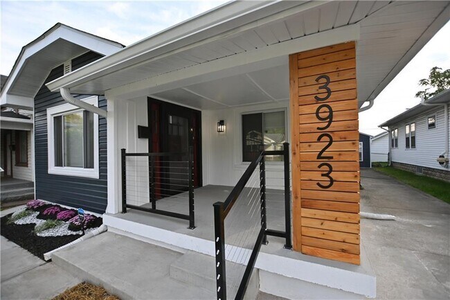 Foto del edificio - 3923 N Kenwood Ave