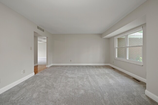 Foto del edificio - 6744 Merwin Pl