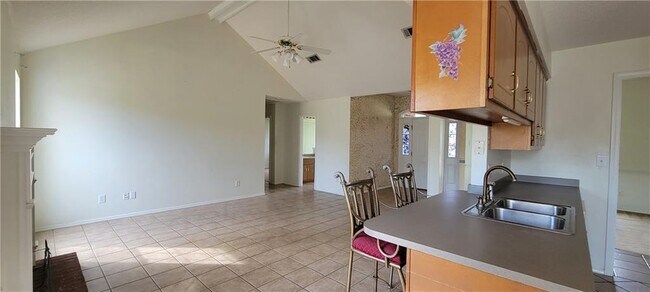 Building Photo - 8202 Woodstone Dr