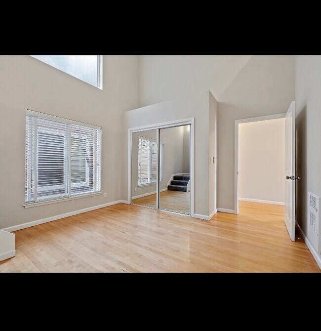 Building Photo - 2332 Taraval St