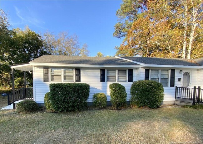 Building Photo - 2110 Rogers Dr