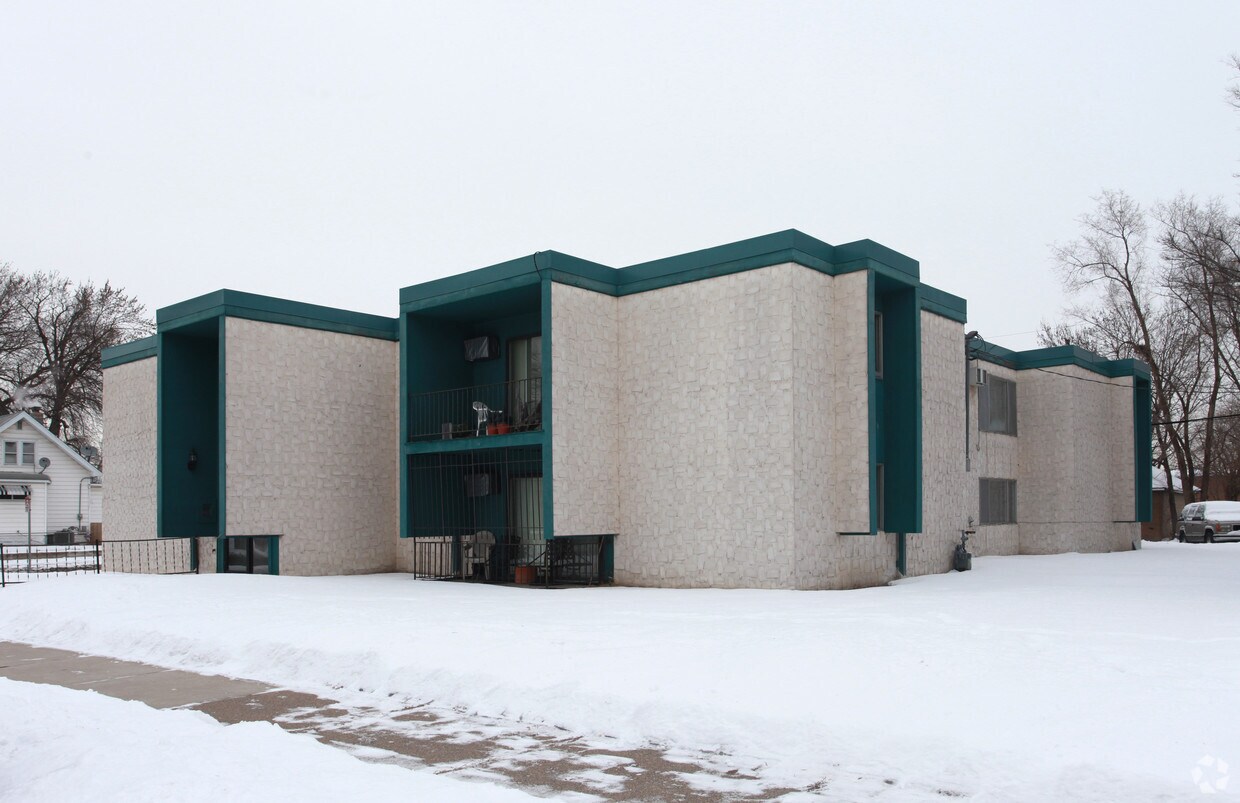 Building Photo - 4428 Bryant Ave N