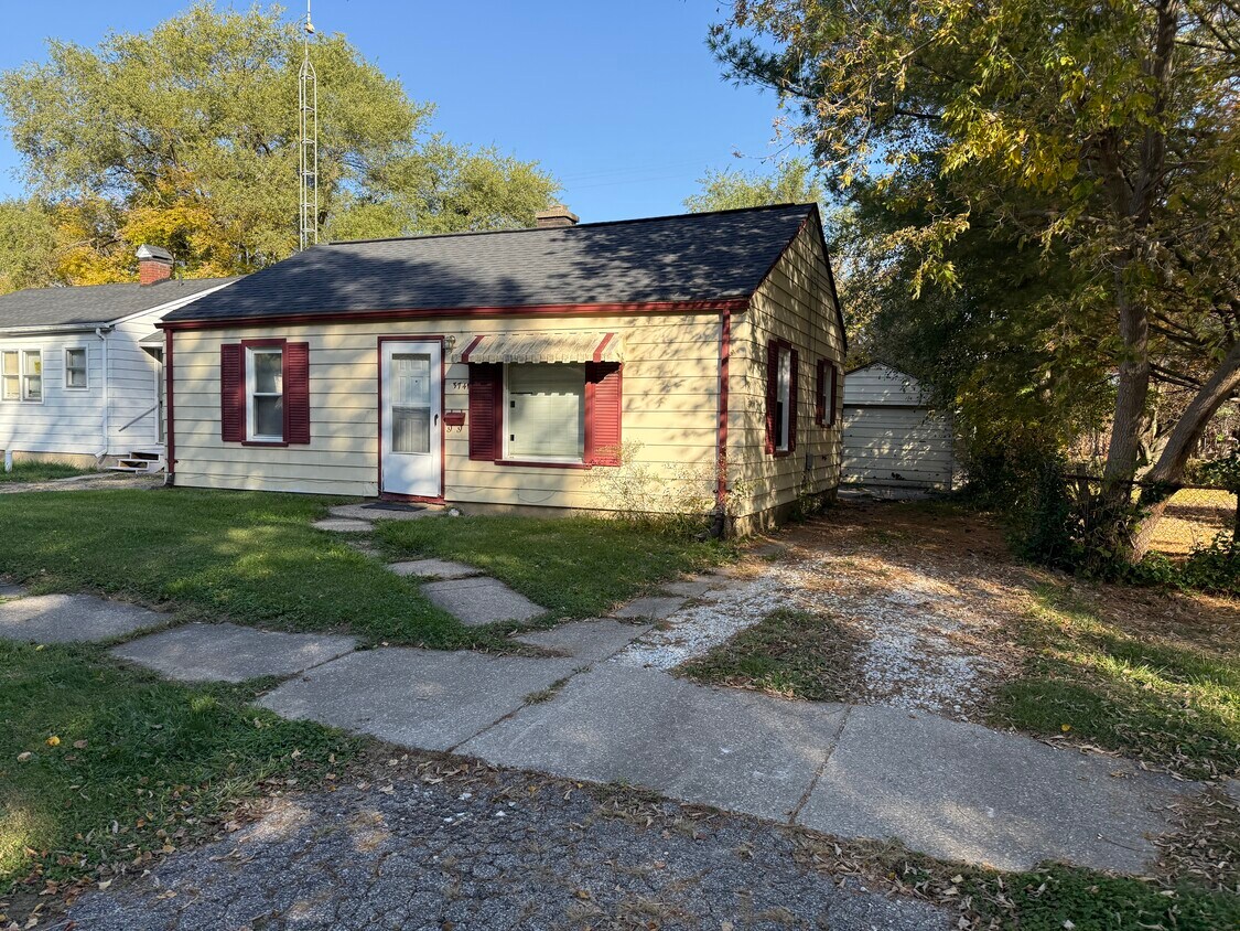 Primary Photo - 3741 Marmion Ave