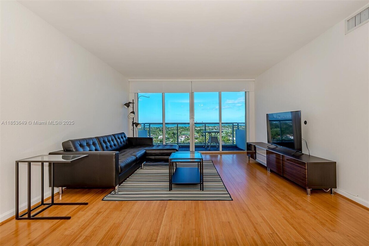 Foto principal - 5600 Collins Ave