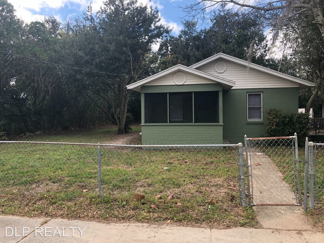 2 br, 1.5 bath House 502 Fulton Street House Rental in Daytona
