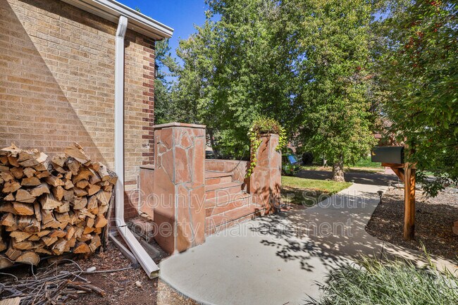 Building Photo - 1317 Clermont St