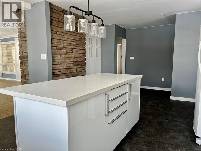 Photo du bâtiment - 312 Grantham Ave