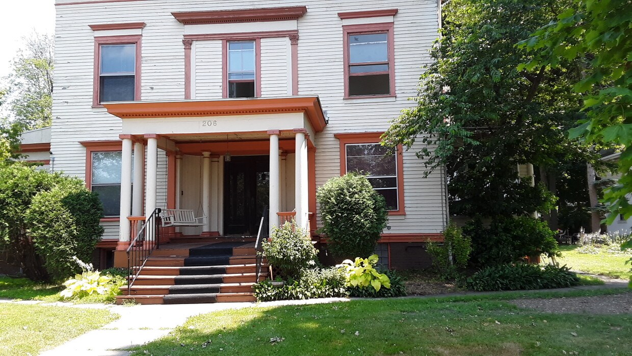 Primary Photo - 206 2nd Ave