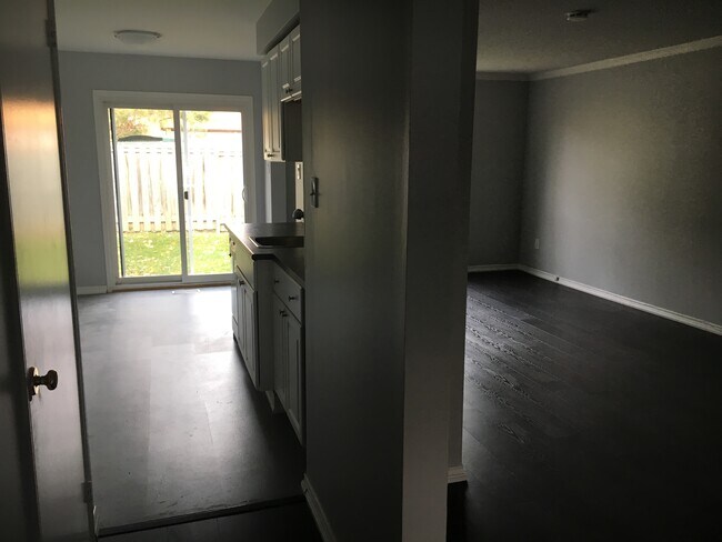 Photo du bâtiment - 10 Bassett Blvd