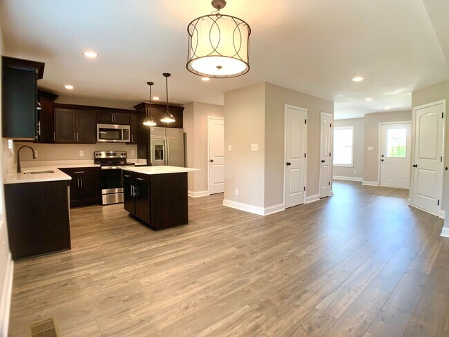 Building Photo - 733 Banister Dr