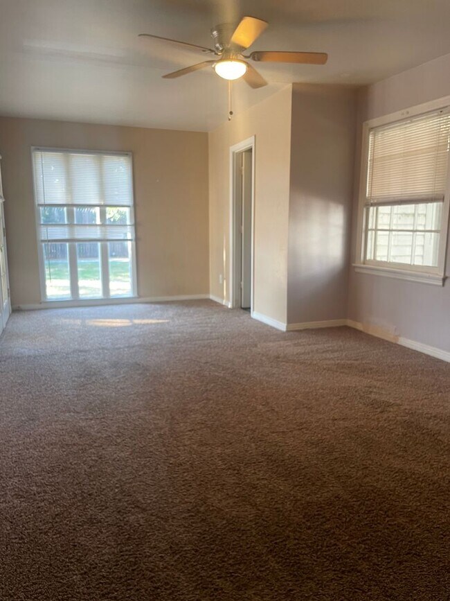 Building Photo - Charming 4 Bedroom, 3 Bath Home + Bonus Back House in Central Lubbock!