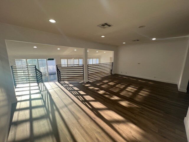 Building Photo - 9557 Dorrington Ave