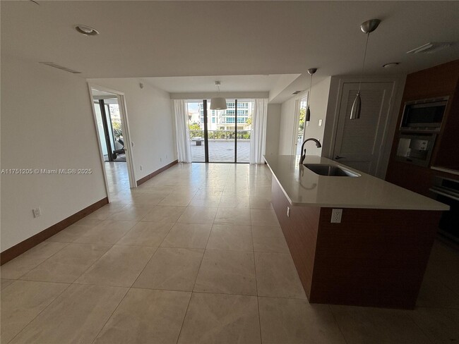 Building Photo - 5875 Collins Ave