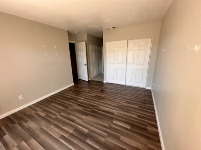 Building Photo - 283 Riverview Way