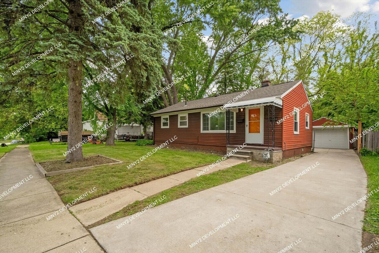 Foto principal - Charming 3-Bedroom Ranch for Rent in Redford