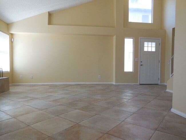 Building Photo - FOUR BEDROOM IN HENDERSON WITH A BEDROOM D...