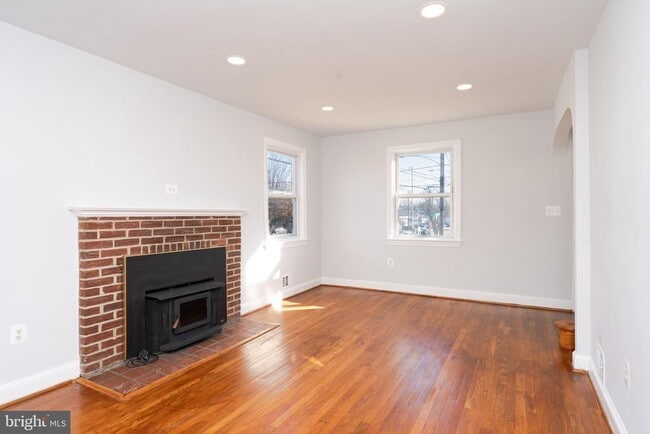 Building Photo - 10026 Lorain Ave
