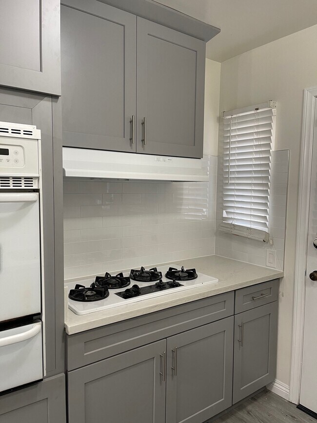 Kitchen - 8454 S 11th Ave
