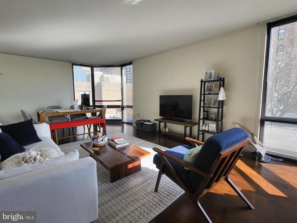 Primary Photo - 2020 Walnut St