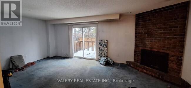 Building Photo - 91 Green Bush Crescent