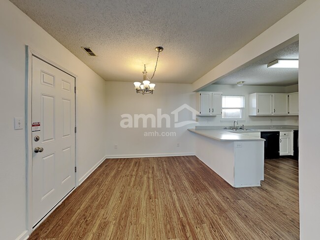 Foto del edificio - 1676 Sweetwater Ln