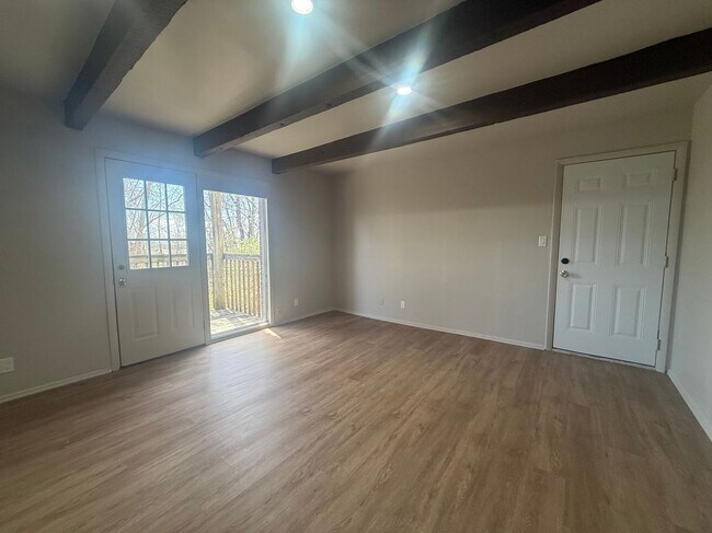 Foto del edificio - 8144 Troost Ave