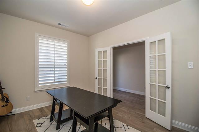 Building Photo - 908 Foxglove Dr