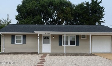 Building Photo - 218 Conifer Dr