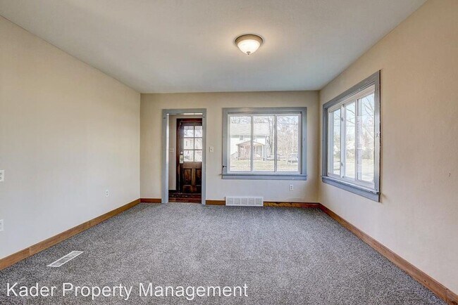 Foto del edificio - 2 br, 1 bath House - 223 Moore St.