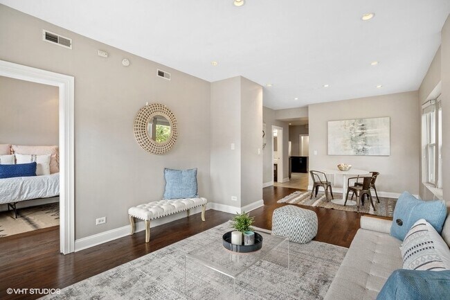 Foto del edificio - 3100 W Diversey Ave