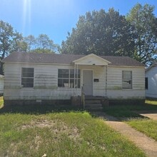 Building Photo - 1704 Congress St