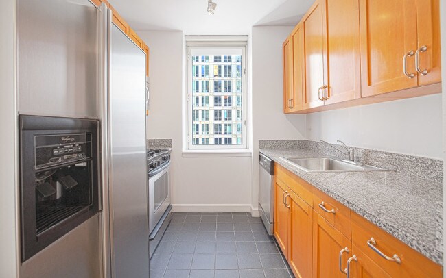 Building Photo - 420 W 42nd St