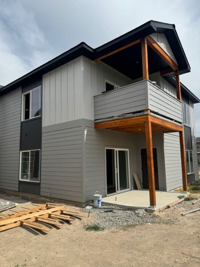 Foto del edificio - 321-329 Pheasant Rd W