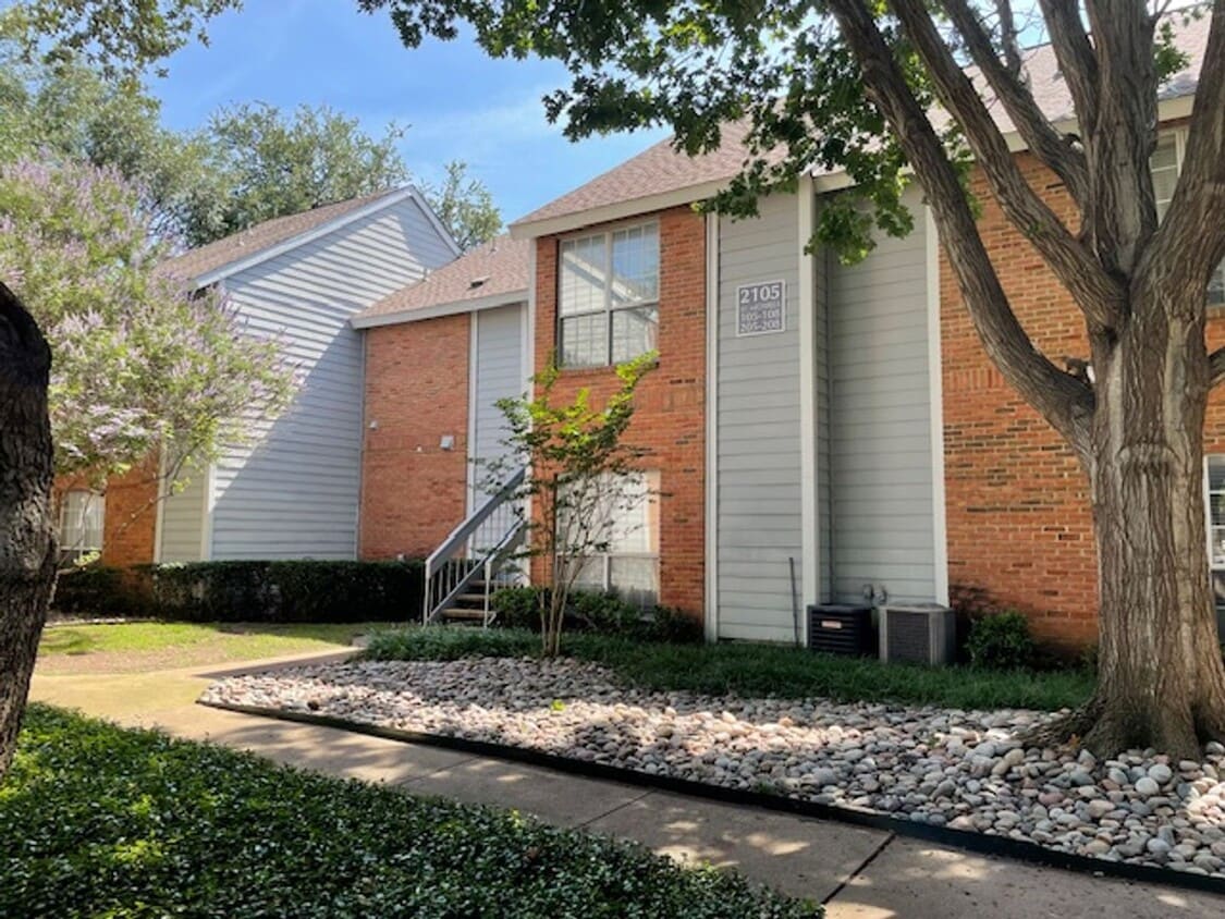 Primary Photo - 2105 St Michaels Dr