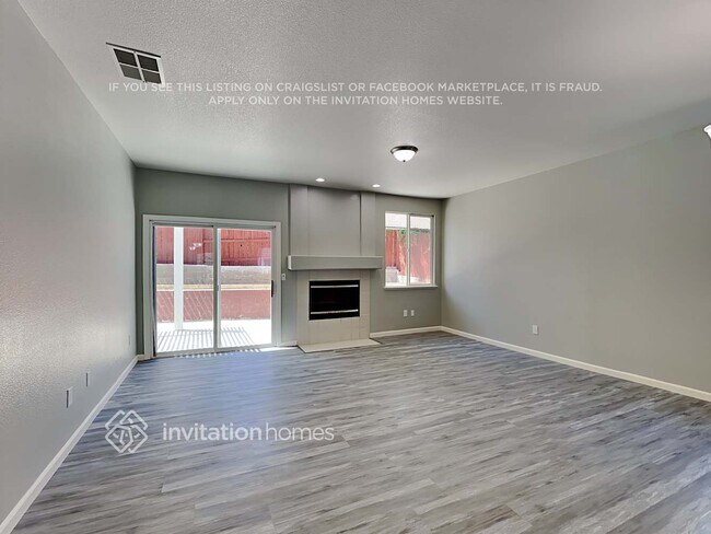 Foto del edificio - 8213 Madrone Woods Pl