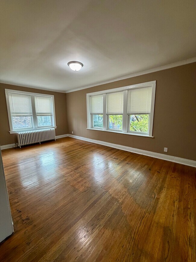 Foto del edificio - 2843 W Berteau Ave