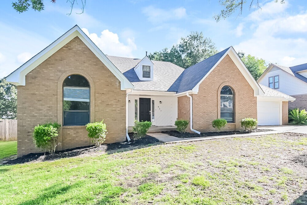 Foto principal - 822 White Pine Dr