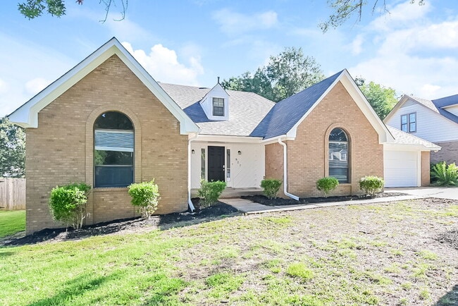 Building Photo - 822 White Pine Dr