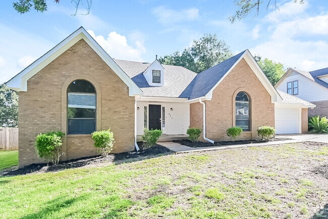 Building Photo - 822 White Pine Dr