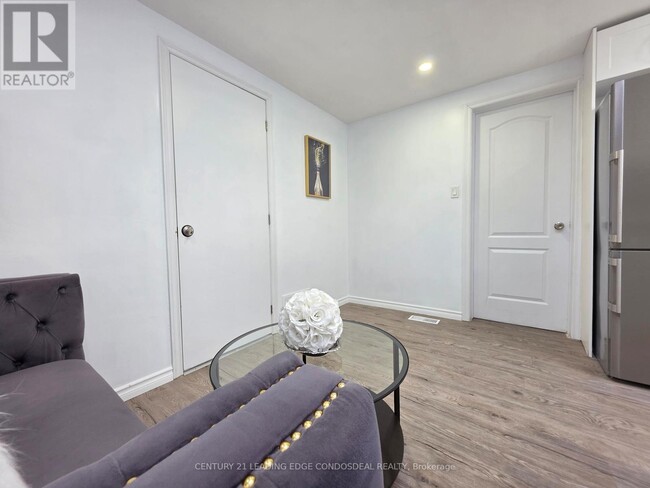 Photo du bâtiment - 658 Dundas St W