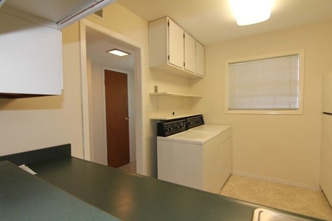 Building Photo - 1802 21st Ave Pl