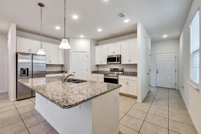 Building Photo - 2599 Avalon Pk Blvd